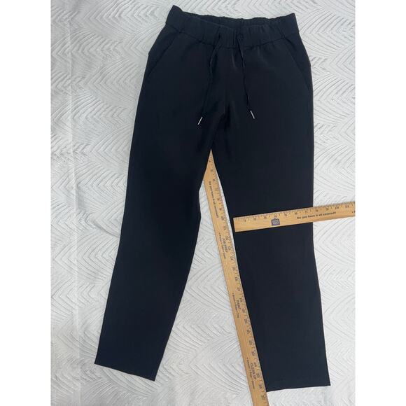 Lululemon Set: Define Jacket Sz 6, Black Capris Sz 4 & Shopping Bag - Picture 8 of 17